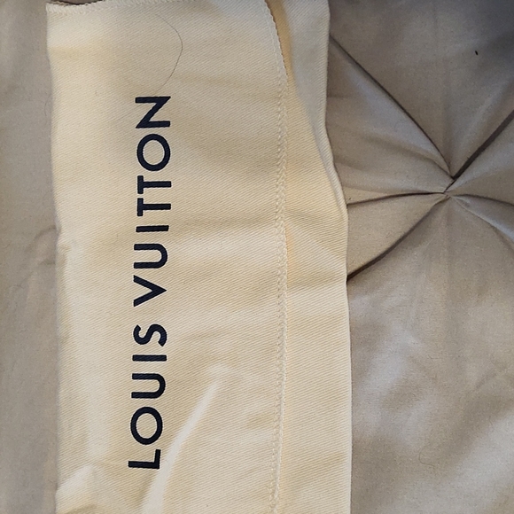 Louis Vuitton Sarah Wallet - Picture 6 of 10